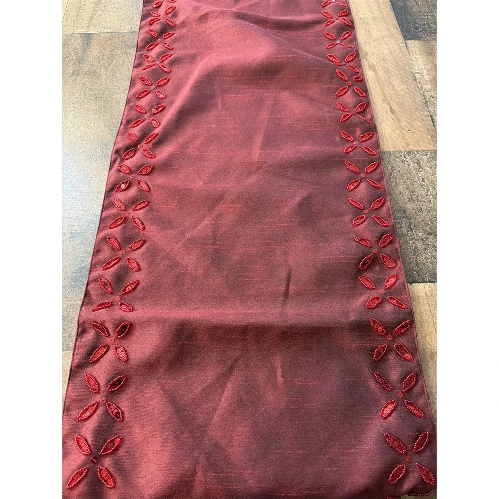 VTG Soft‎ Impressions Burgundy Red Beaded Poinsettia Table Runner 76x12.8